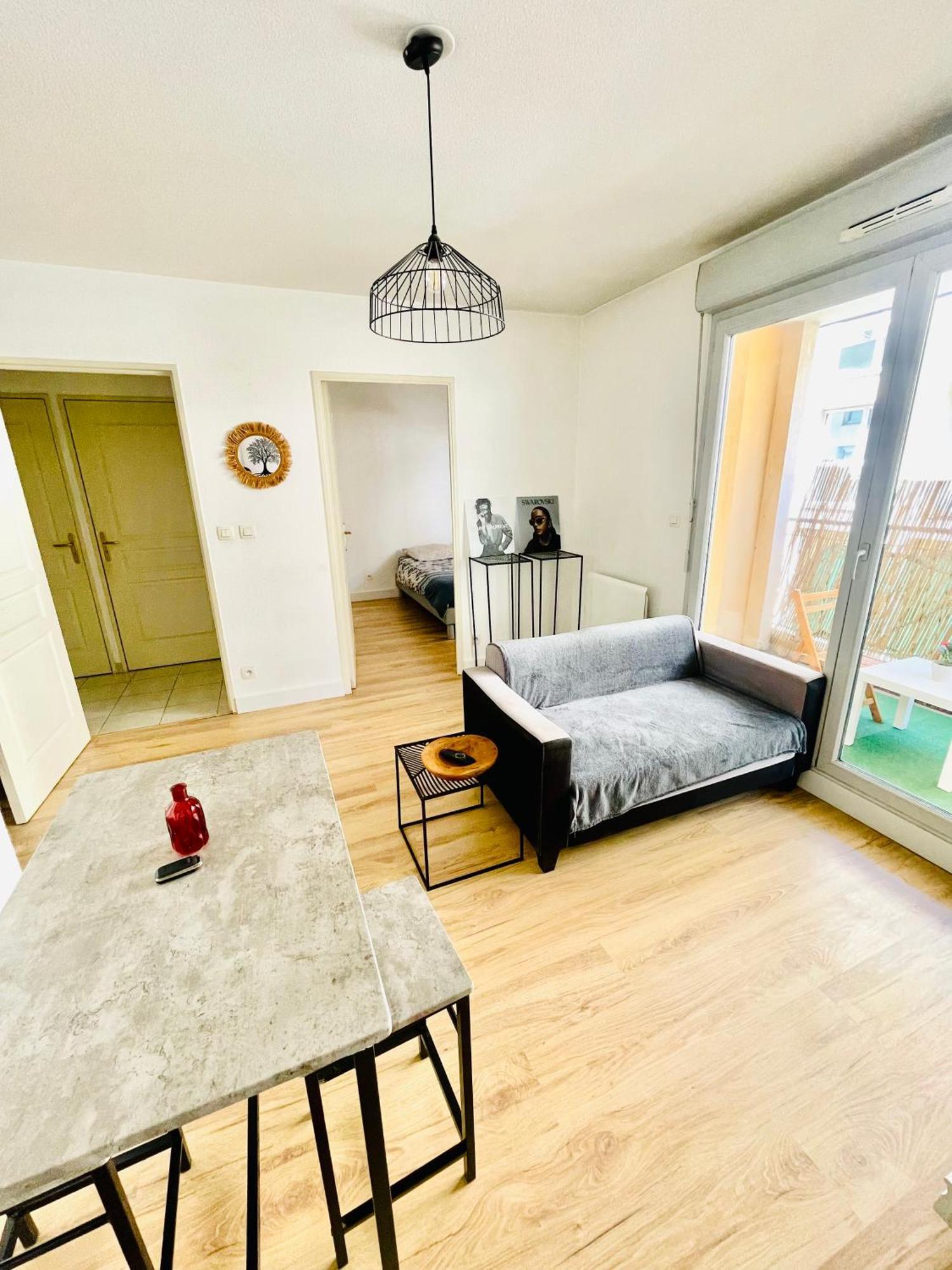 Appartement Avec Place De Parking Et Piscine Villefranche-sur-Saône Εξωτερικό φωτογραφία