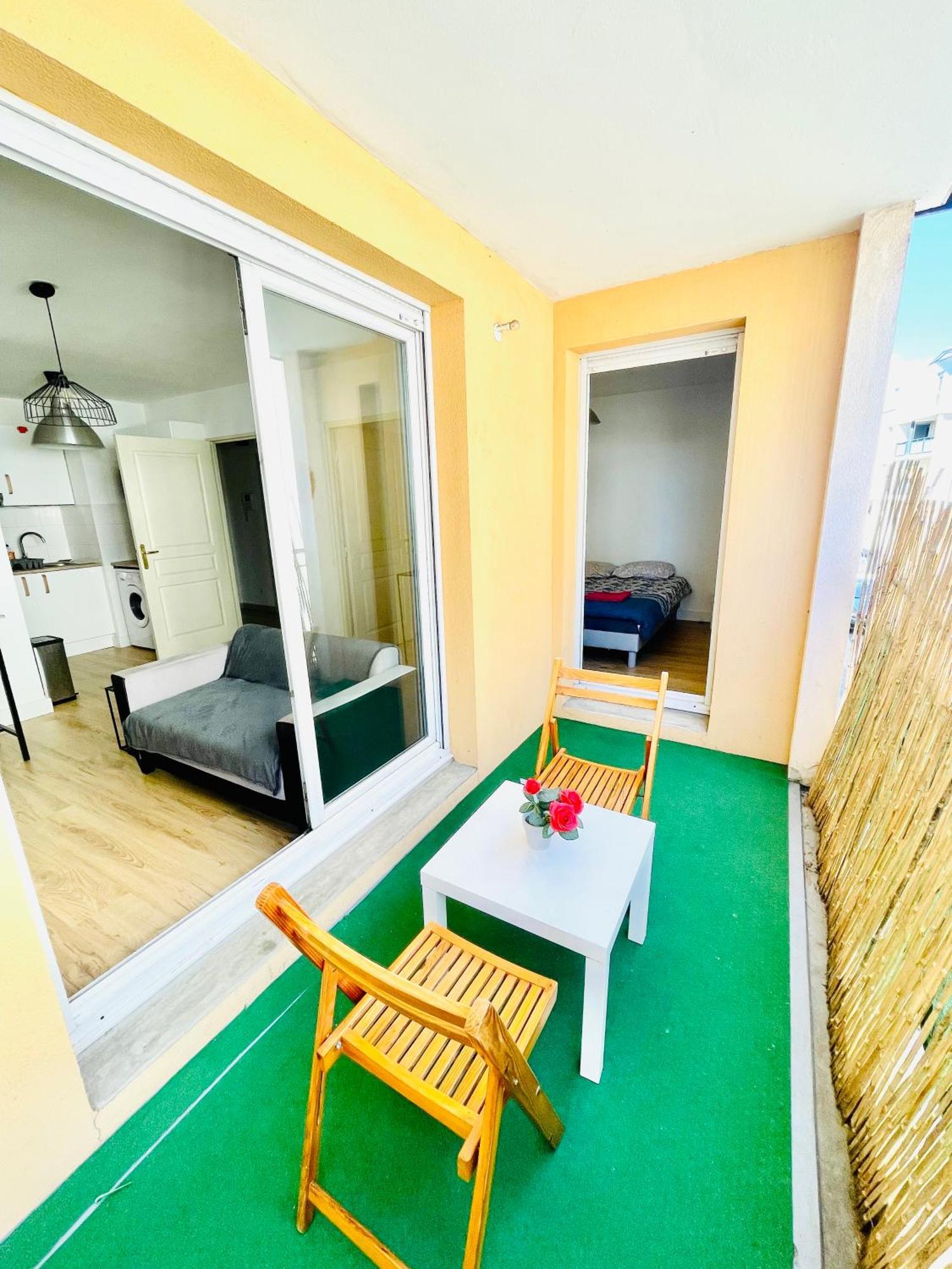 Appartement Avec Place De Parking Et Piscine Villefranche-sur-Saône Εξωτερικό φωτογραφία